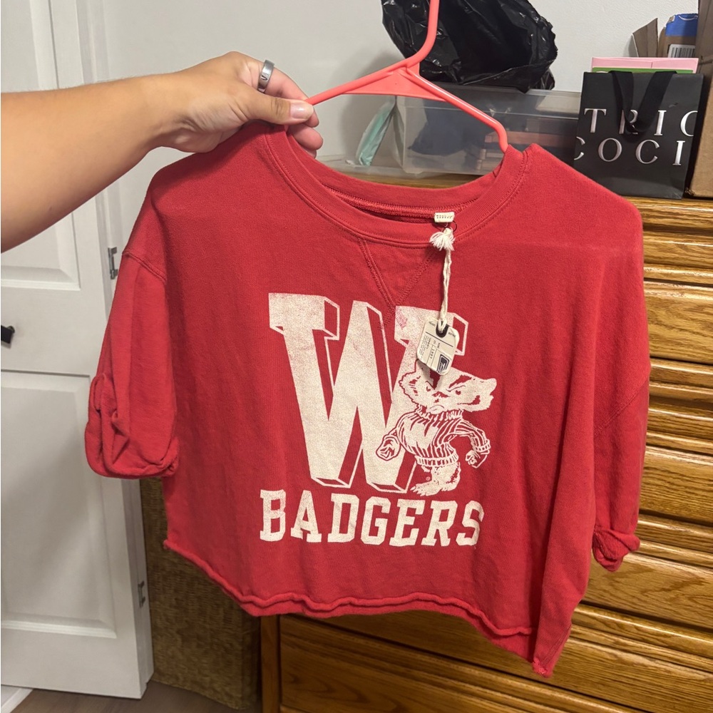 Tailgate Women's Red Short Sleeve Tee UNIVERSITY OF WISCONSIN-MADISON